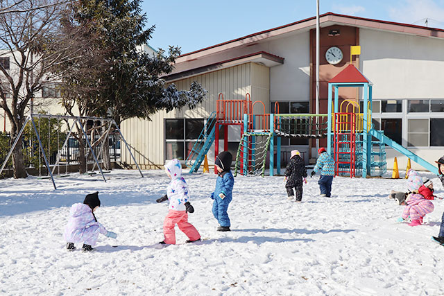 雪遊びは楽しいな3